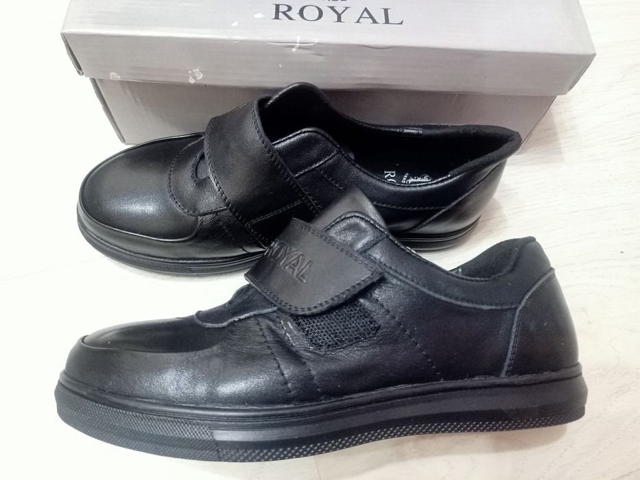 Туфли на мальчиков новые