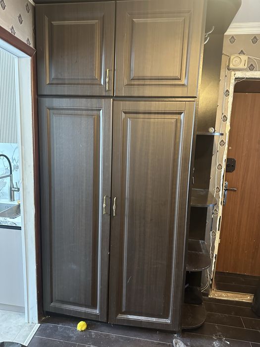 Шкаф в прихожую комнату