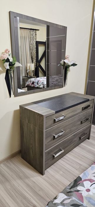 Comodă + oglindă în stare foarte bună
