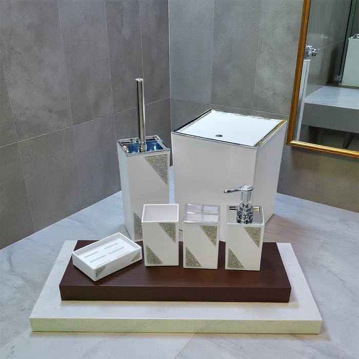 Набор аксессуаров для ванной с дизайном