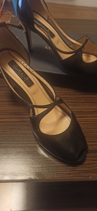 Pantofi din piele lăcuită