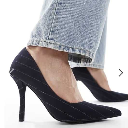 Черные туфли на шпильке