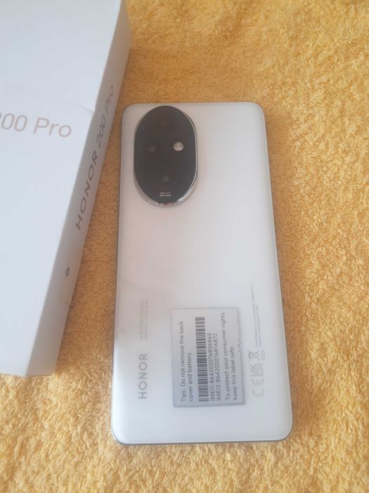 Honor 200 pro moonlight White