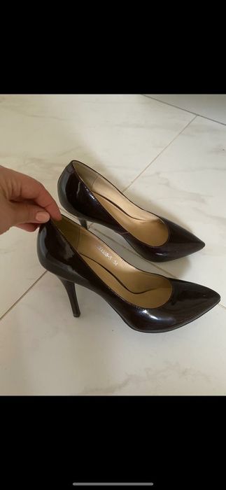 Продам женскую туфли