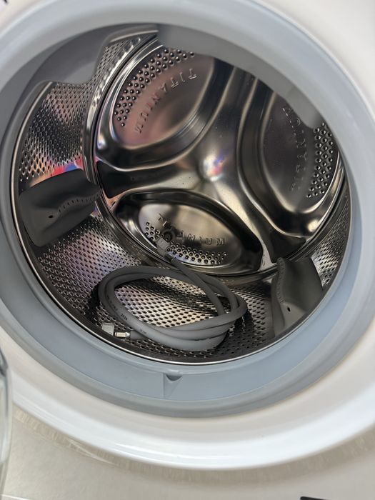 Продавам пералня със сушилня Hotpoint Ariston