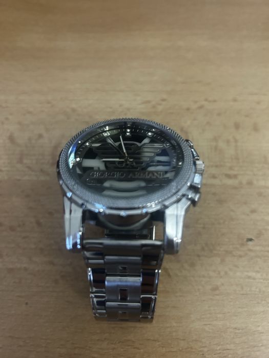Часовник armani.
