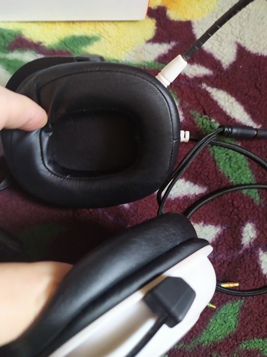Продам игровые наушники.
