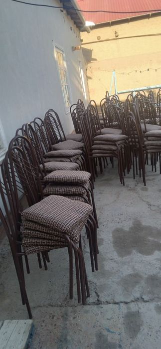 Stol stullar sotiladi 200 kishilik idish tovoqlari bilan birga