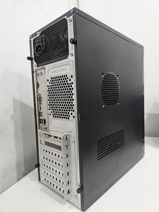 Hamyonbop igravoy kompyuter (faqat keys) sotiladi