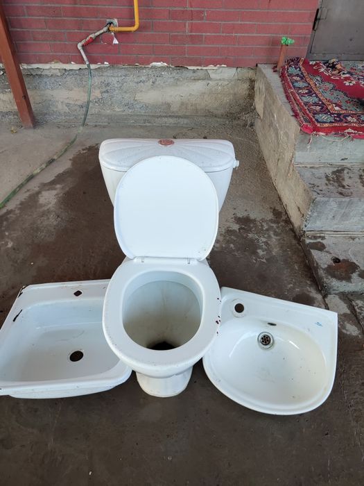 1 унитаз 2 раквина