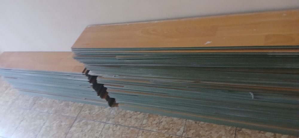 Ламинат хорошо состояние 40 квадрат