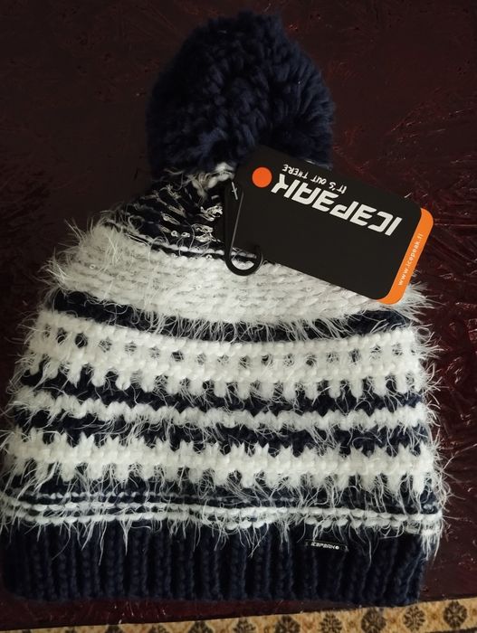 Дамски зимни шапки