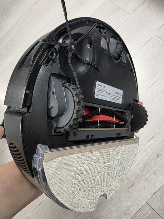 Roborock S5 MAX stare foarte buna, accesorii de rezerva