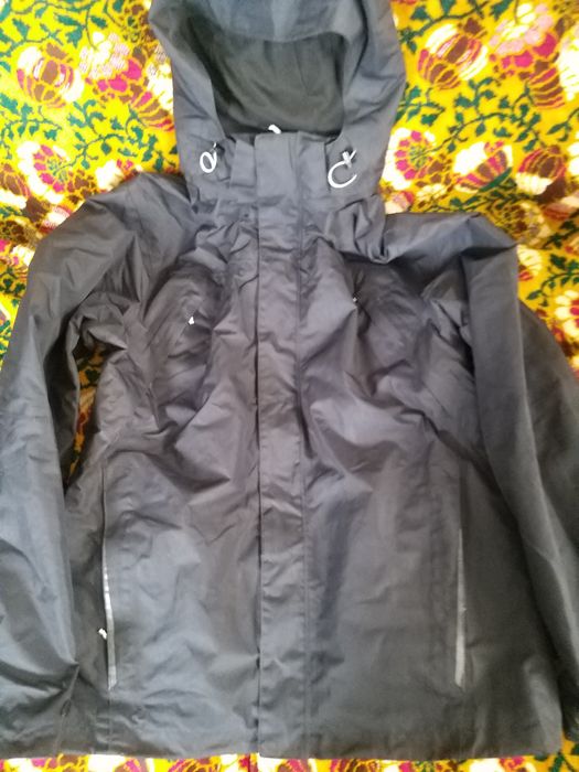 Geacă bărbați ploaie  ( nu trimit prin curier sau poștă  )