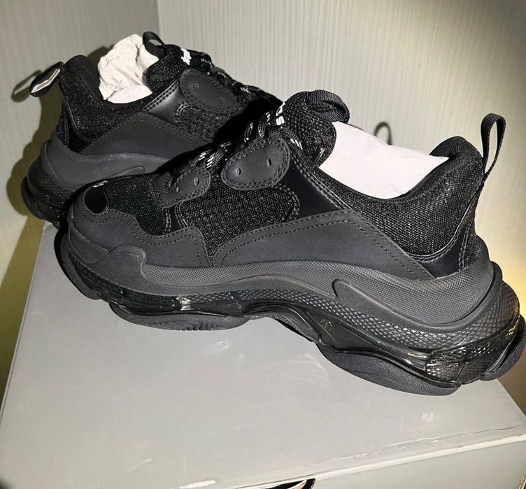 Balenciaga triple s black