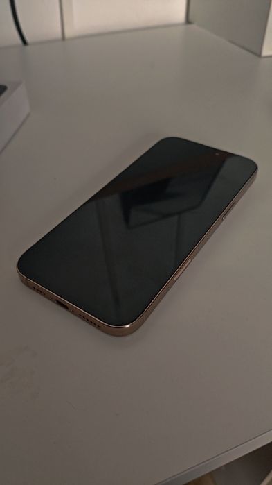 Smartphone Nou Auriu