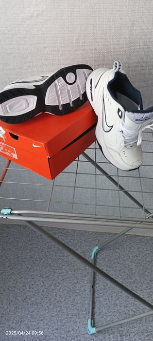 Nike Air Monarch 4