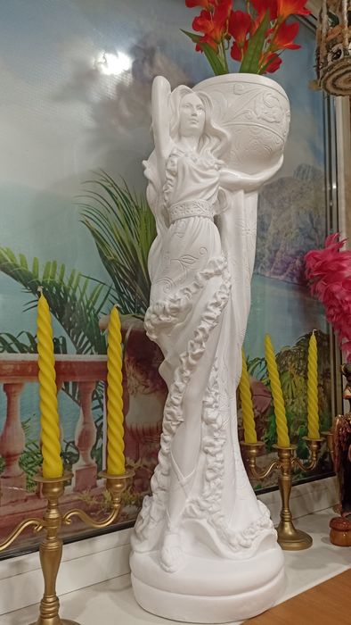 Продам напольную статуэтку
