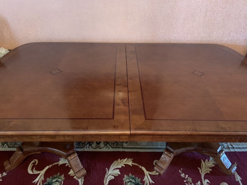 Үстел және орындықтар Стол и стулья