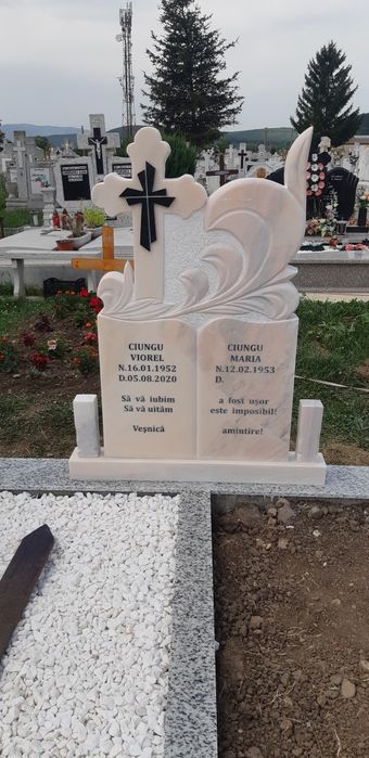 Monumente funerare,cruci de marmură