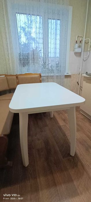 продам кухонный стол, новый