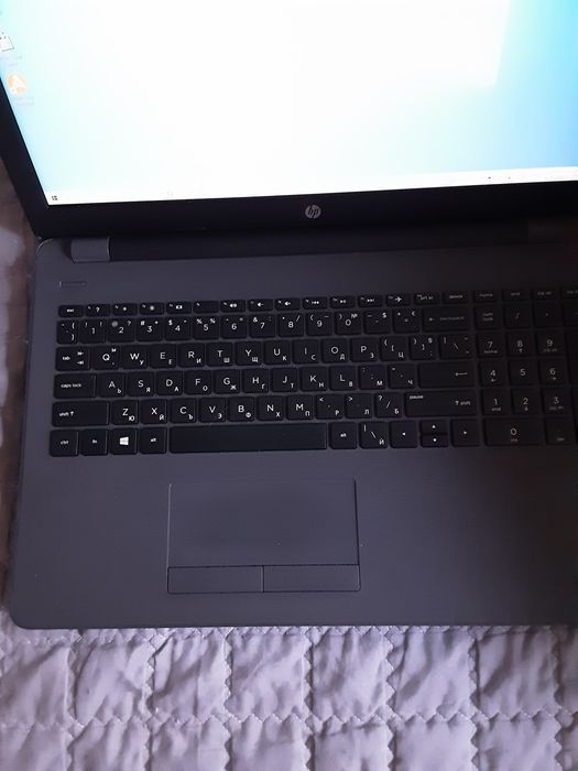 Лаптоп HP 250gb,core i3-6006U with  Intel HD