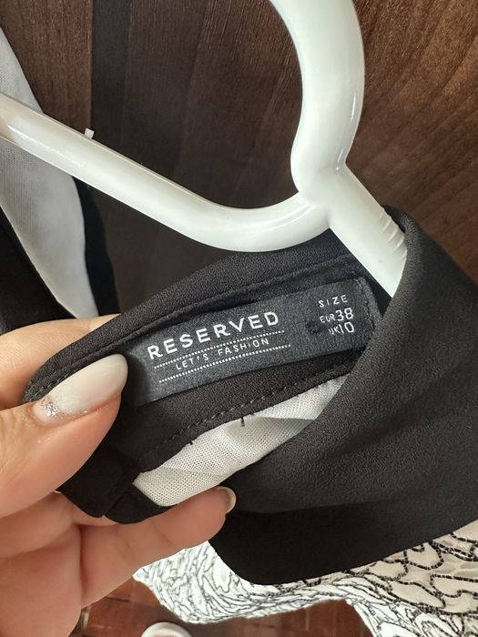 Bluză elegantă din dantelă cu guler negru mărimea 38