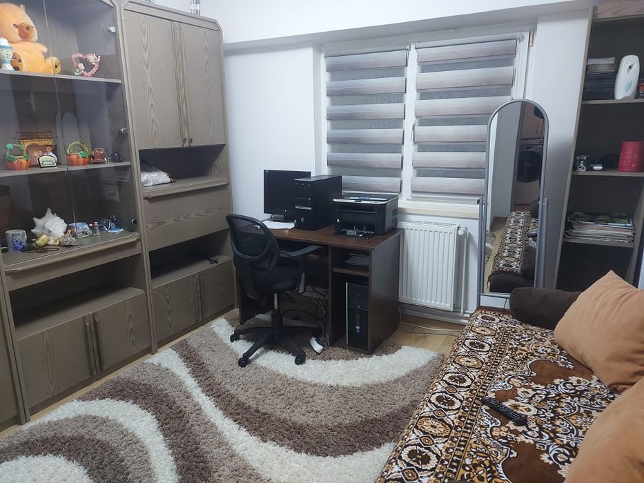 Vand apartament 4 camere.