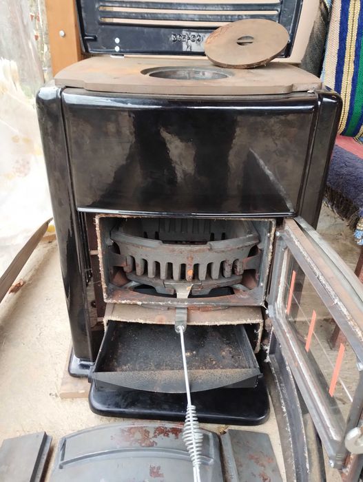 Чугунена печка на твърдо гориво