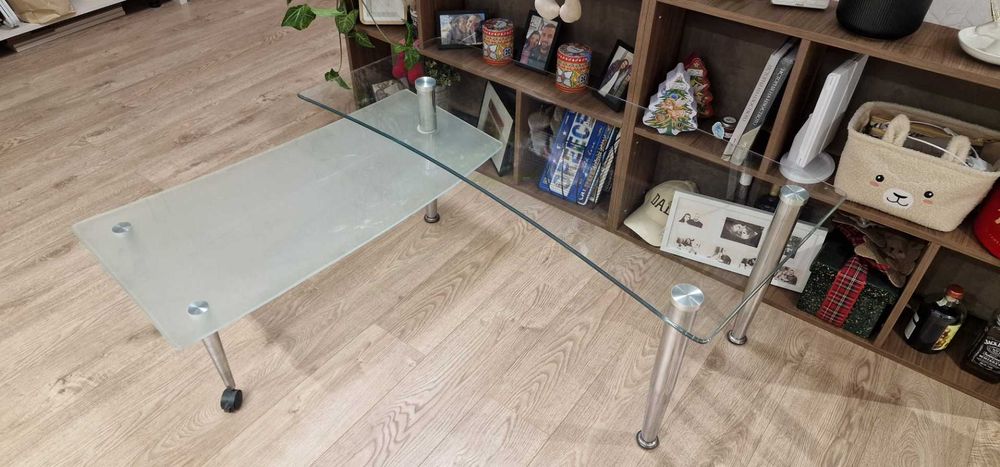 Стъклена холна маса с въртяща основа