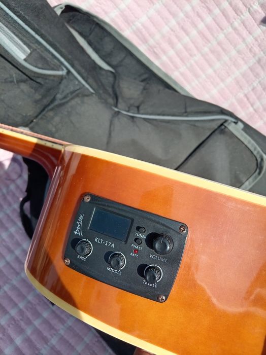 Продается гитара  рабочая в хорошем состоянии, работает