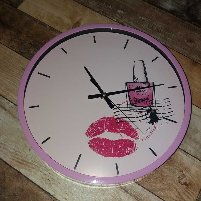 AVON ЛИМИТИРАН СЕТ - часовник, кутии, възглавници с калъфки