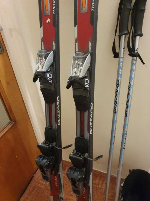 Clăpari. Schiuri de vanzare