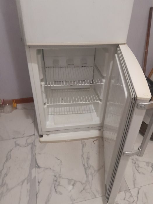 Холодильник продаётся