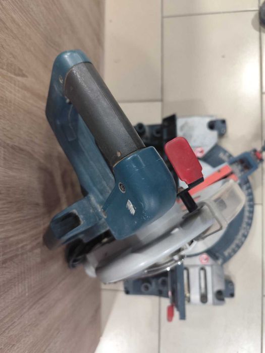 Циркуляр за рязане BOSCH GCM 10 MX Professional