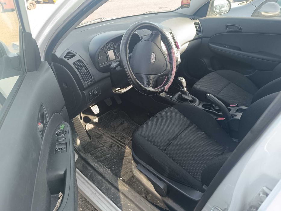 На части! Hyundai i30 1.6i