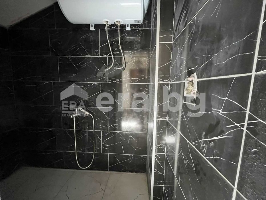 Дава се под наем Едностаен апартамент в Варна, Колхозен пазар - 30 кв.м за 33000 € - Снимка #2