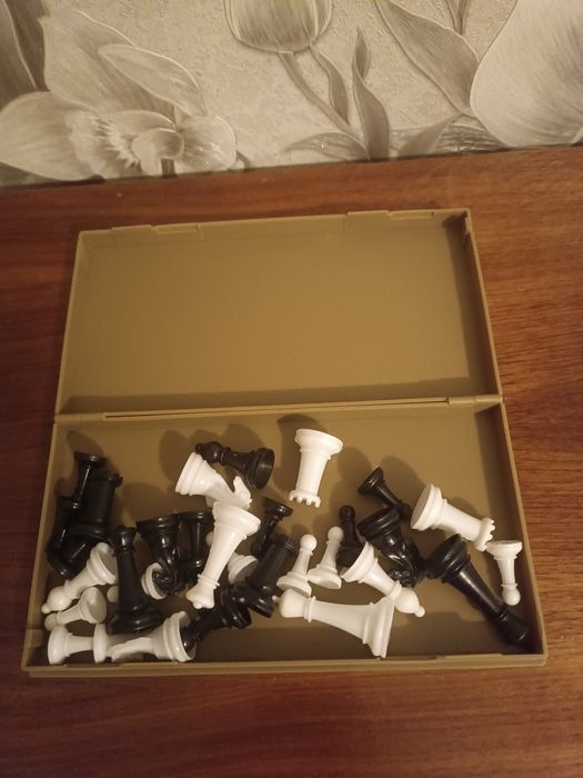 Шахматы 23*23 см новые.