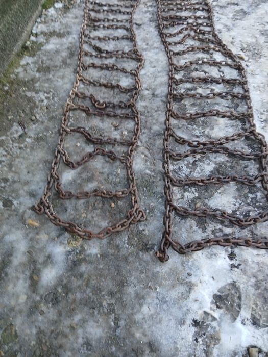 Vând lațuri pentru tractor U650,și două tiranturi