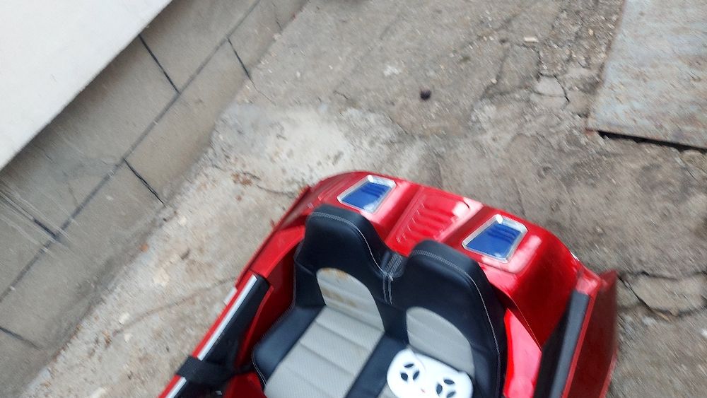 Детска  червена кола