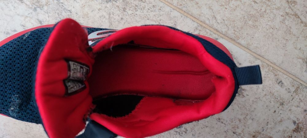 Adidasi Skechers mărimea 34 și 37