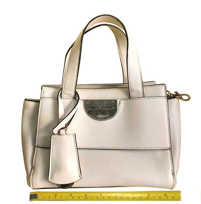 Дамска чанта GUESS