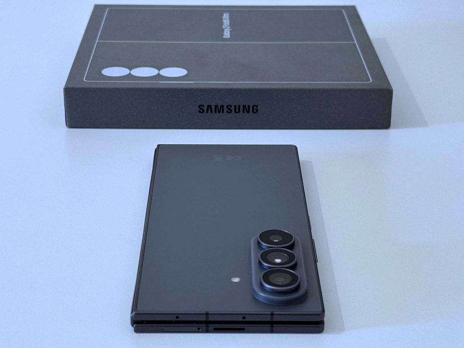 Бартер! Samsung Galaxy Z Fold 8 Ultra Graphite (Черен) 16 Цикъла.