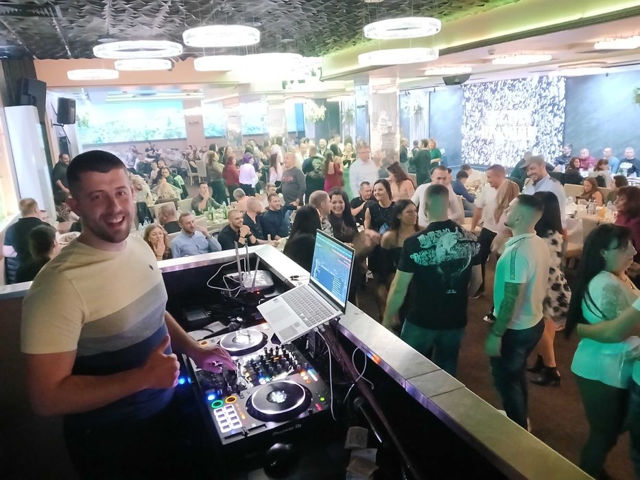 DJ (event manager and drummer) за Вашето незабравимо парти