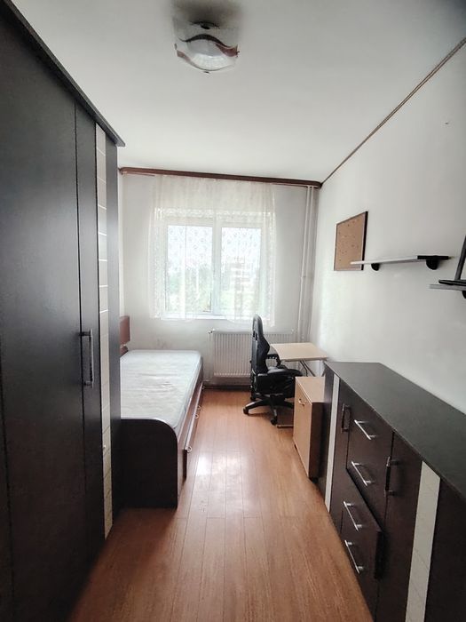 Camera de închiriat în apartament