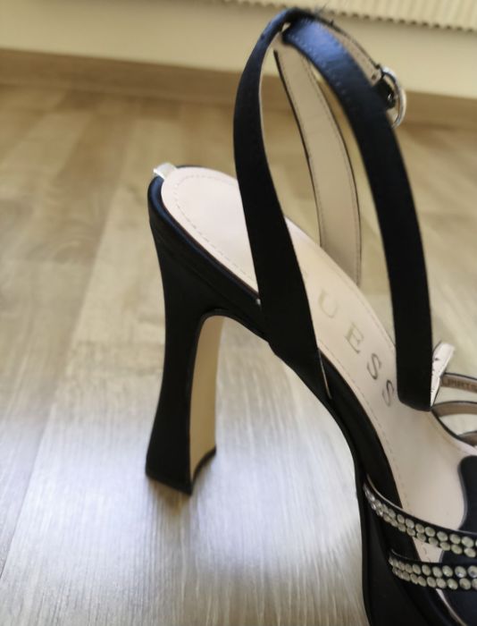 Дамски сандали Guess