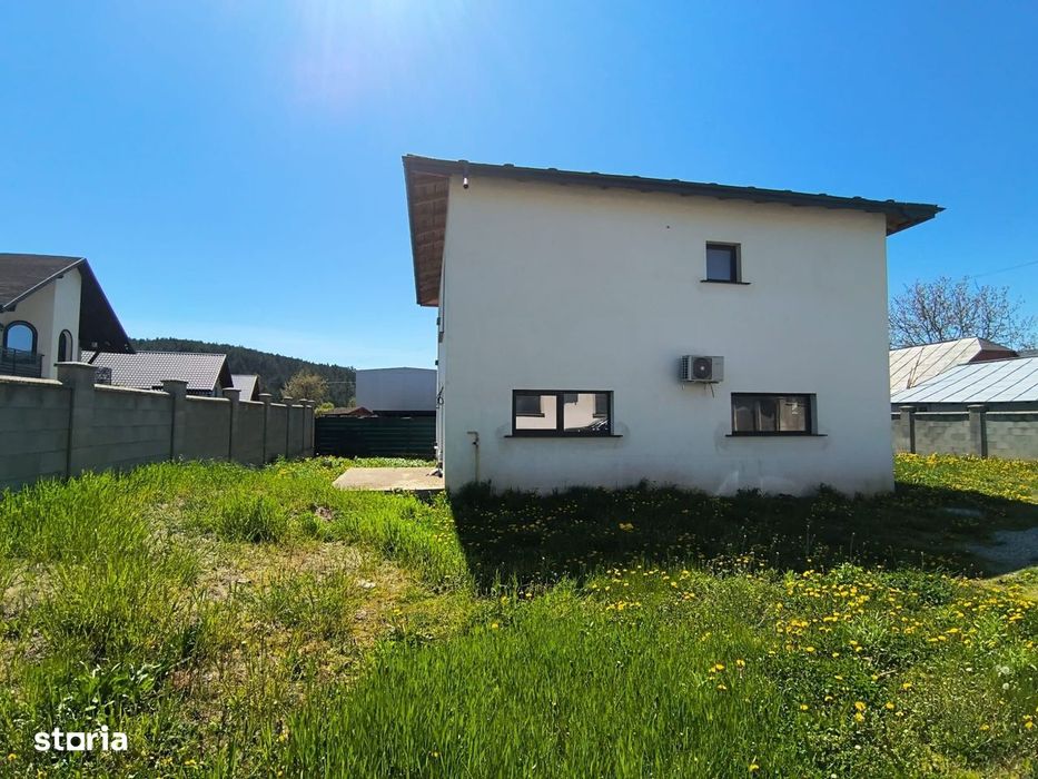 Vilă P+E+Pod | 200 MP Utili | Șcheia | Drum Privat