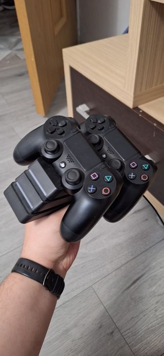 Ps4 cu 2 controlere si incarcator, +23 de jocuri