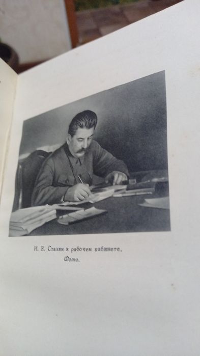 Книги продам . .