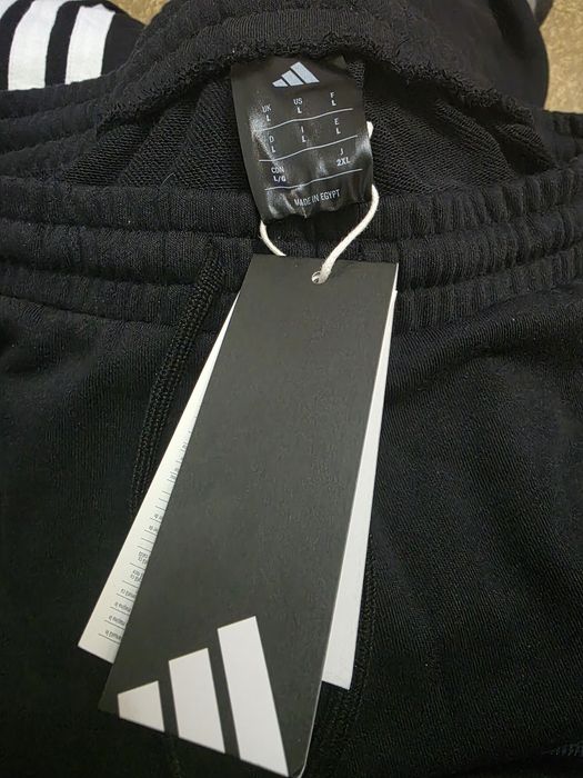 Продавам чисто нова долница на Adidas